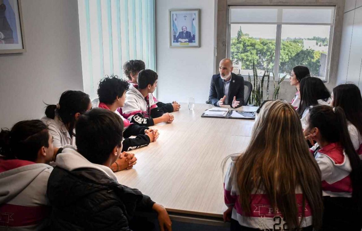 Avanza en el concejo de Pico el proyecto declarar sitio histórico al colegio Chapeaurouge