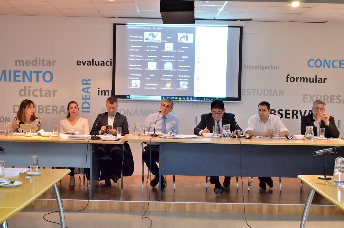 El ministro Franco fue a la Legislatura a defender el Presupuesto 2023