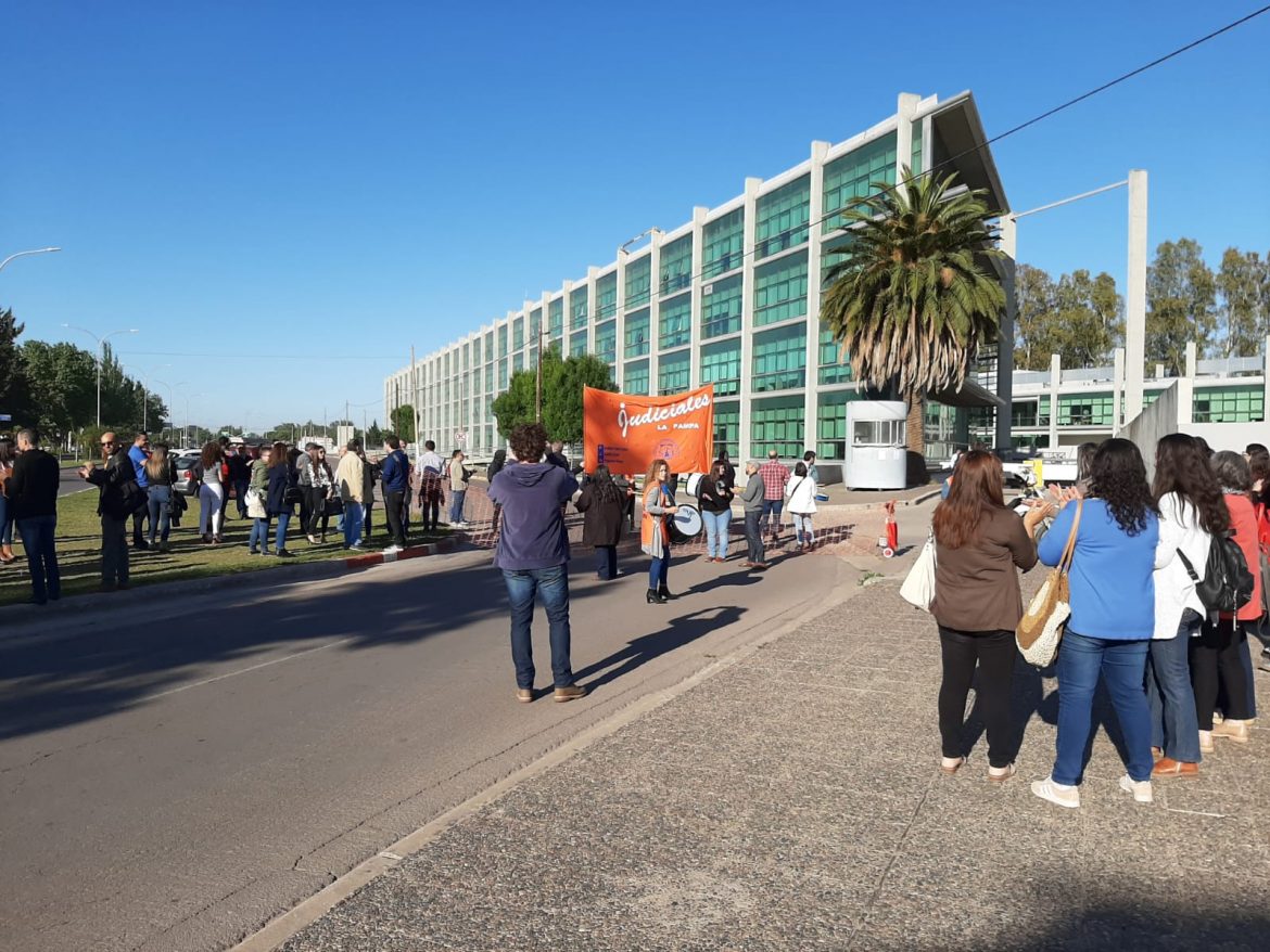 Judiciales intensifican medidas de fuerza por reclamos salariales