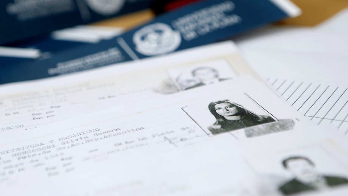 La UNLP repara legajos de 10 estudiantes pampeanos muertos y desaparecidos