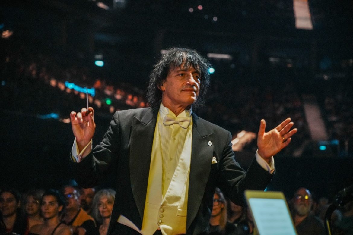 El director Ángel Mahler, en concierto en el Paradiso