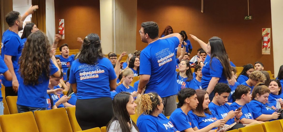 Estudiantes de todo el país debaten en Santa Rosa sobre el sistema educativo