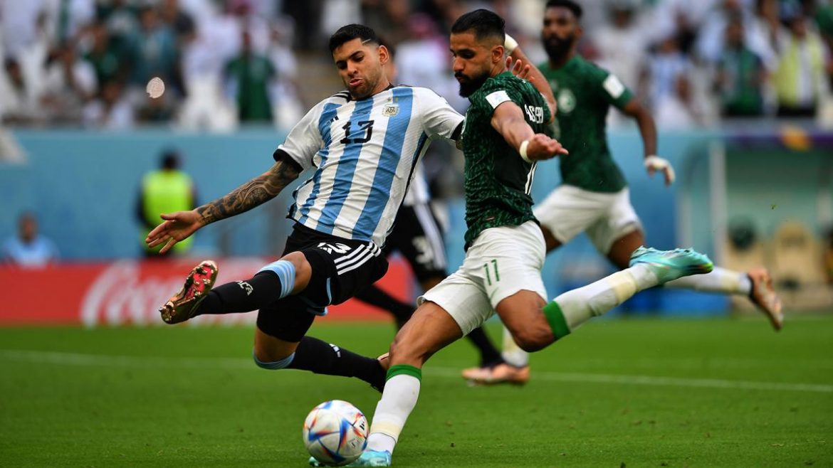 Argentina sufrió una derrota inesperada en su debut en el Mundial de Qatar