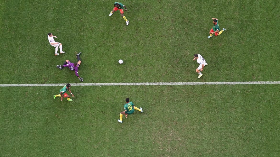 Serbia y Camerún igualaron 3-3 en un partido repleto de goles por el Grupo G