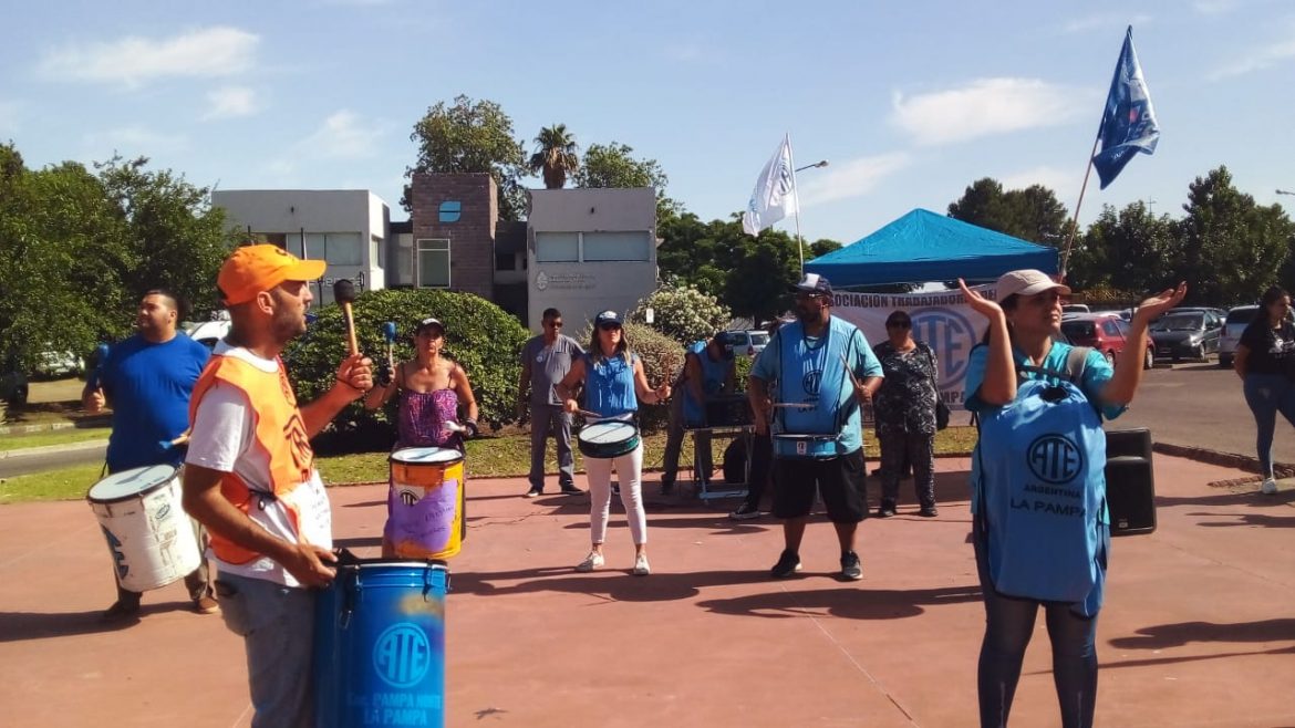 Otra protesta de monotributistas que quedaron afuera del pase a planta