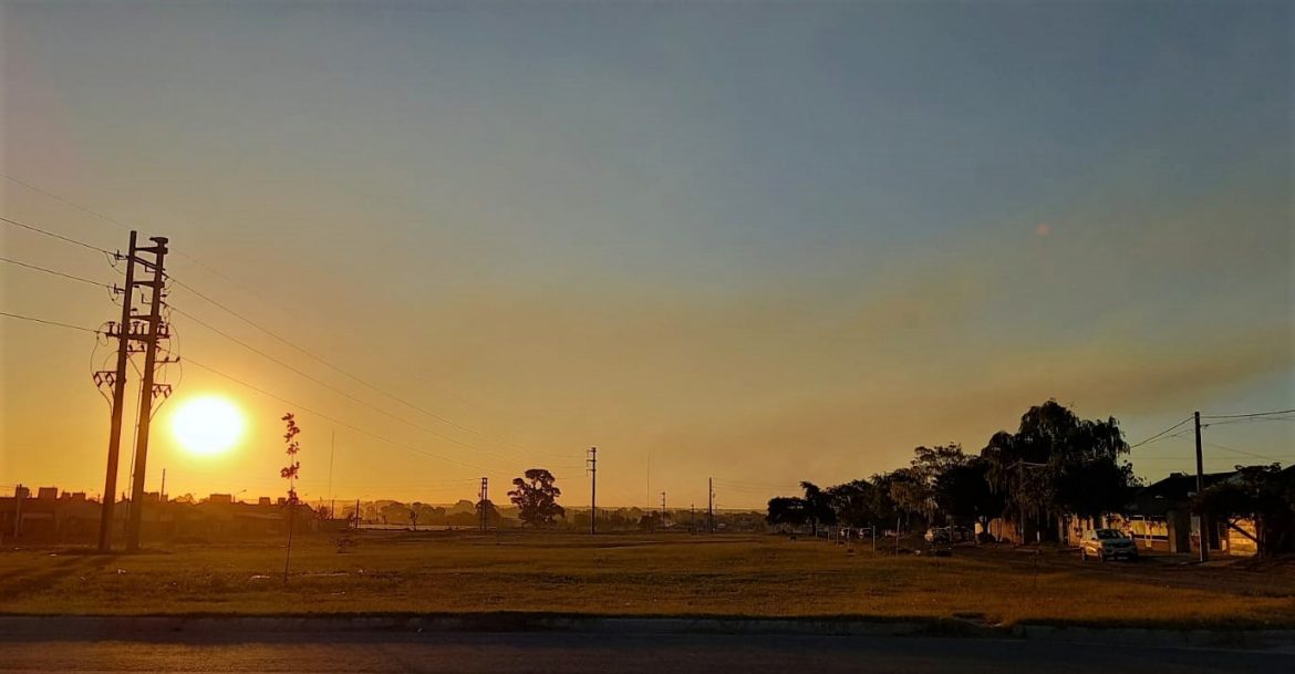 Humo en Santa Rosa por un incendio de campos