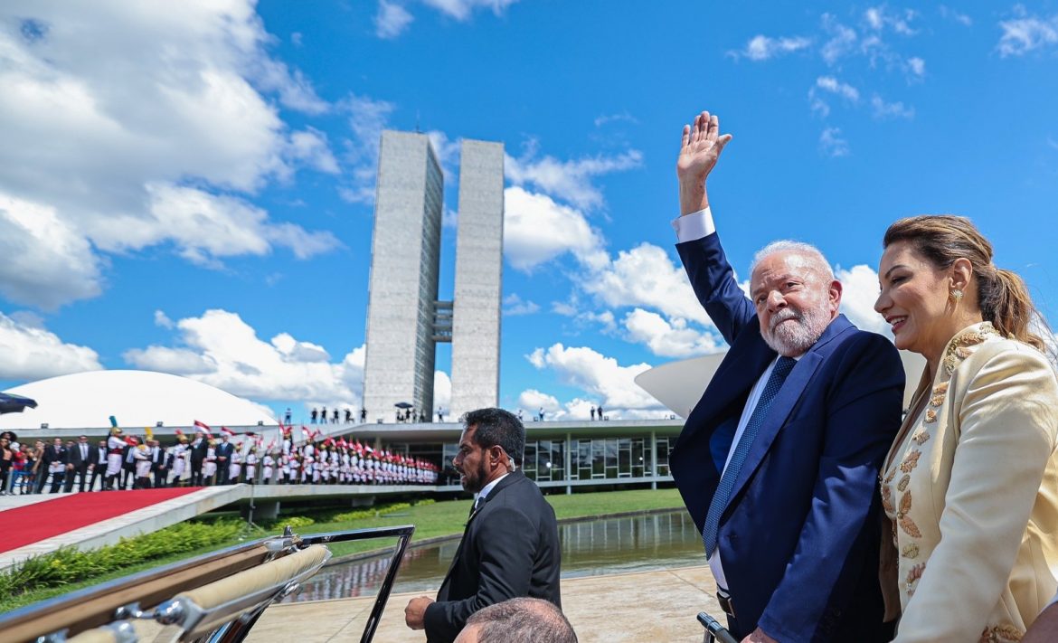 Lula asumió un tercer mandato cargado de desafíos