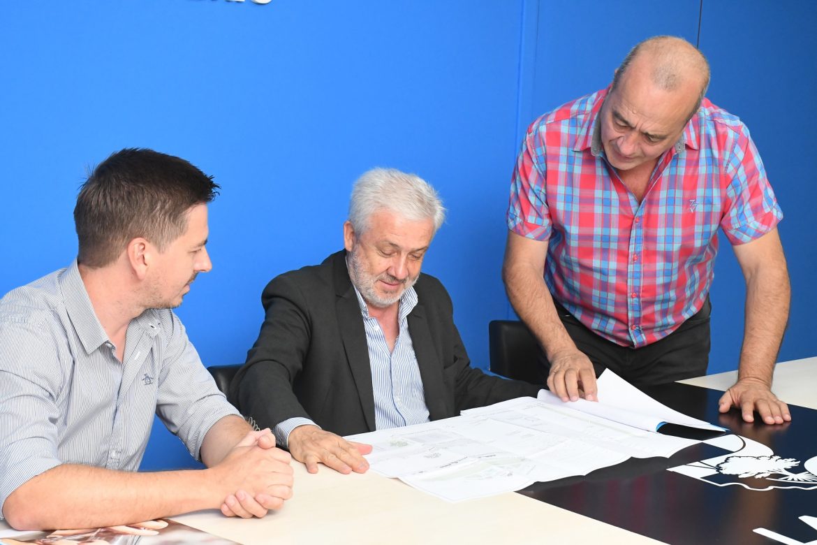 Con mano de obra local comienza la obra de desagüe en Arata