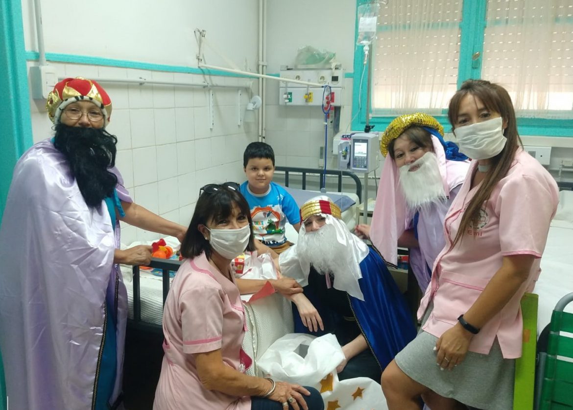 Los Reyes Magos dejaron regalos en Pediatría del hospital Lucio Molas