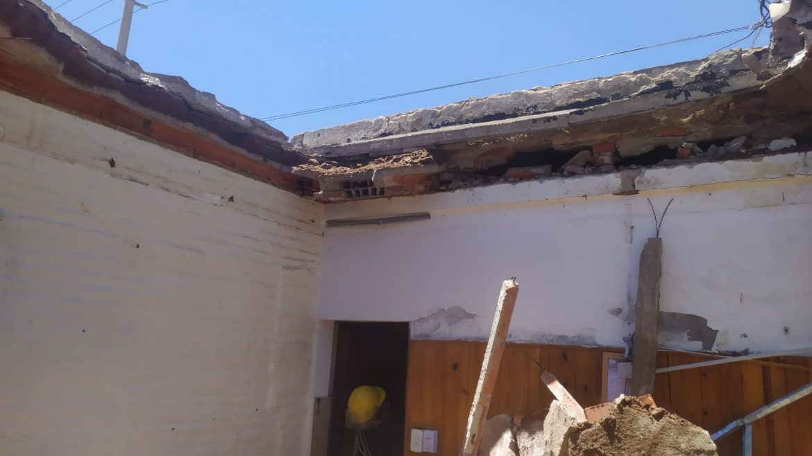 Se derrumbó el techo de una casa en Santa Rosa
