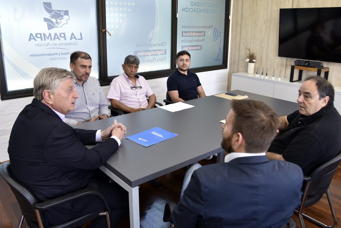 Ziliotto entregó un subsidio a Bomberos de General Acha