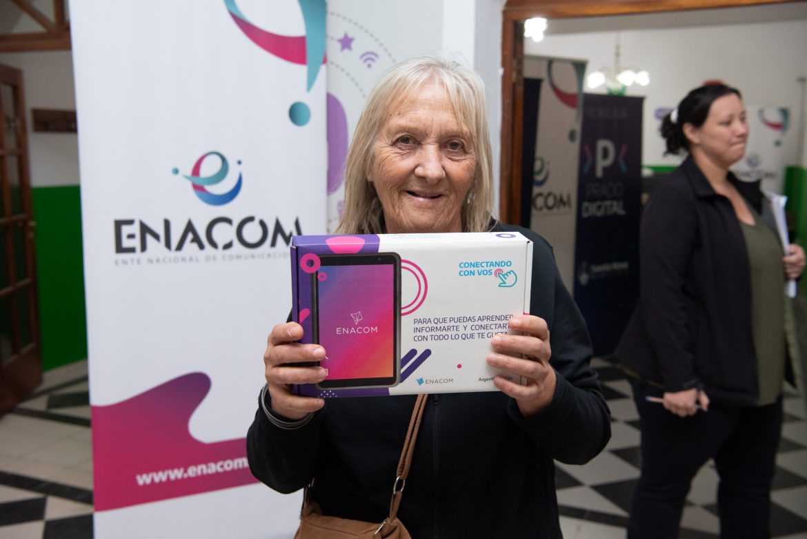 Entregaron mil tablets en Santa Rosa