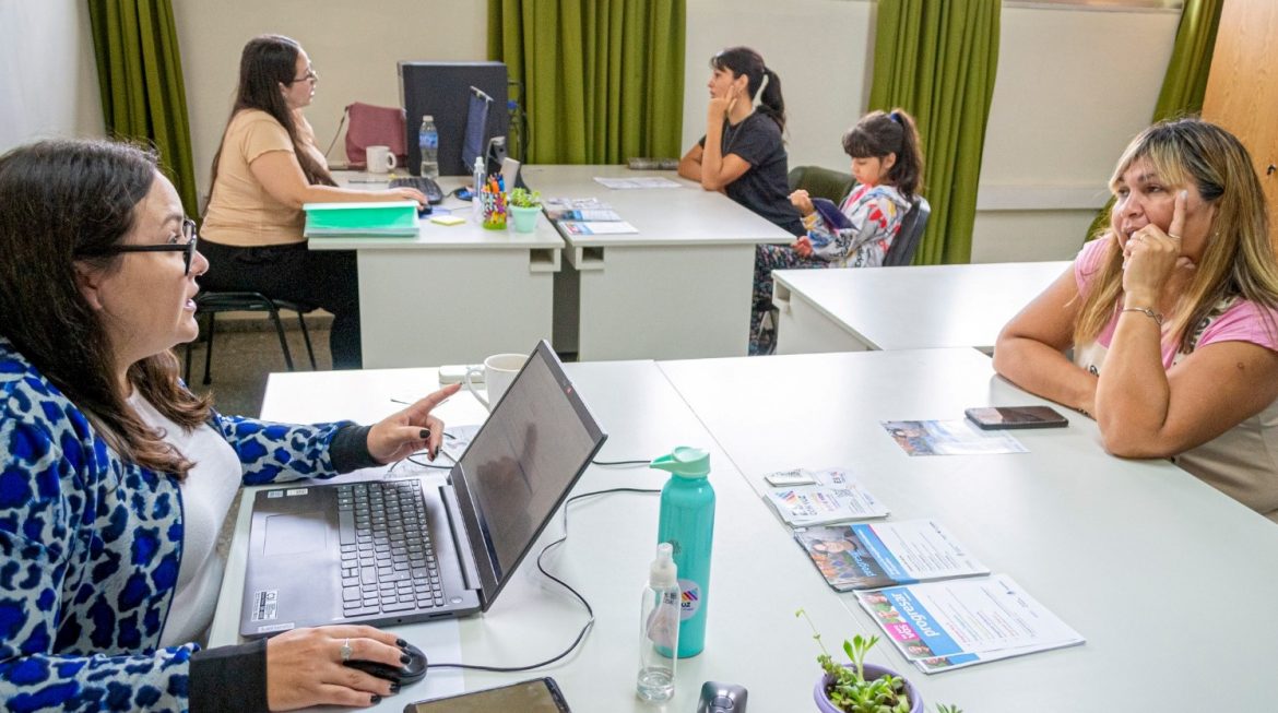 Durante marzo inscriben a jóvenes a becas provinciales y nacionales