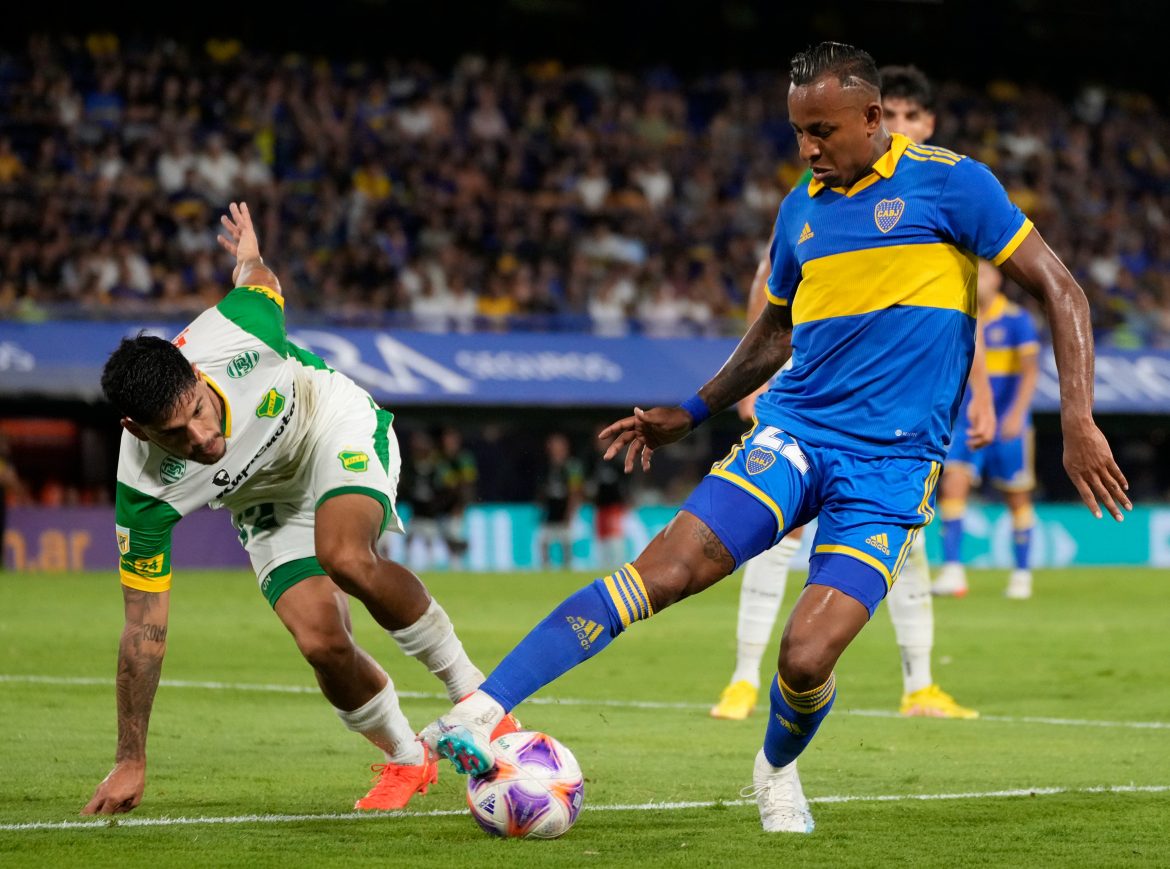 En un partido electrizante, Boca y Defensa igualaron sin goles en la Bombonera