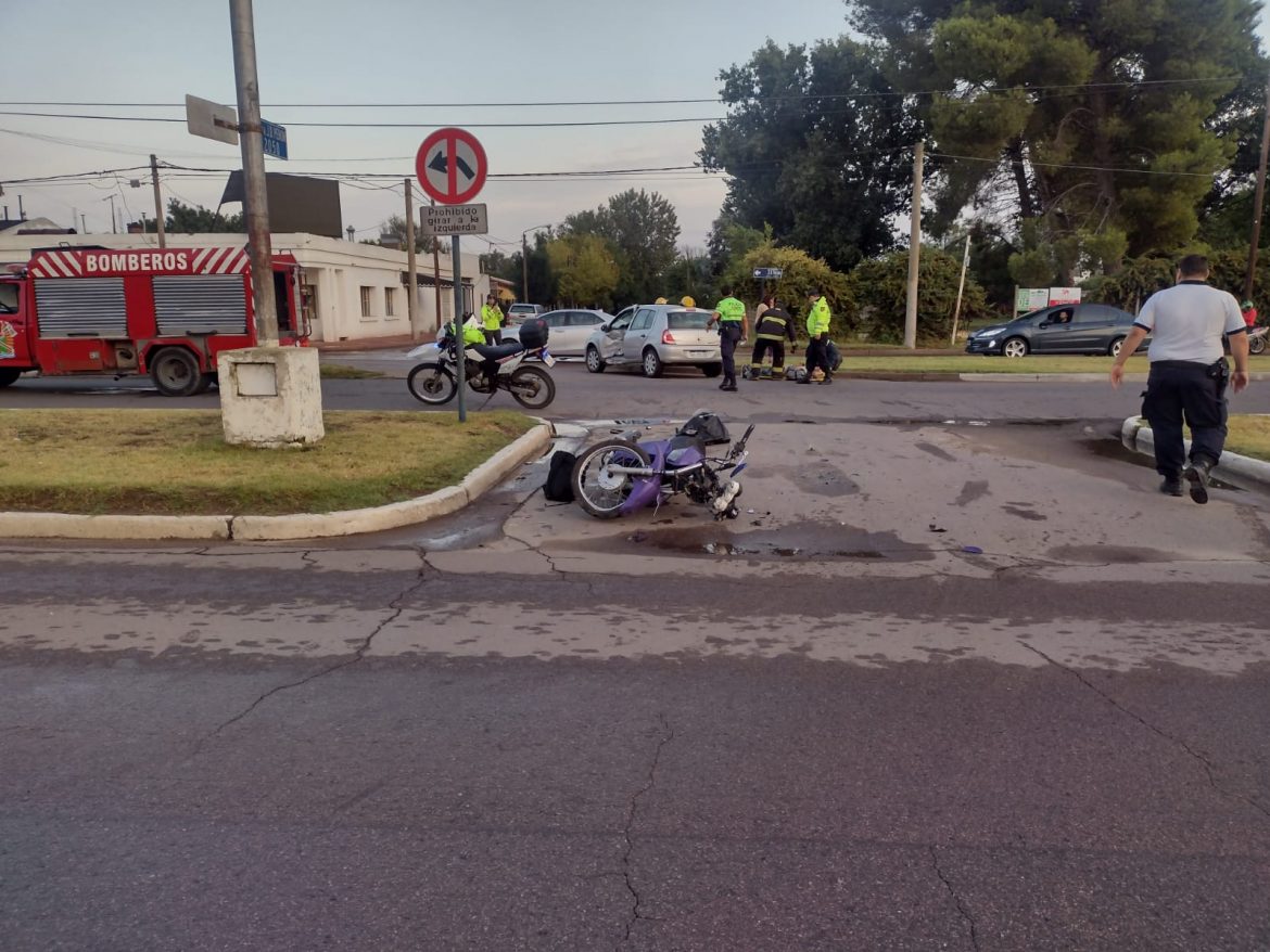 Falleció el motociclista que chocó contra un auto en la avenida Perón