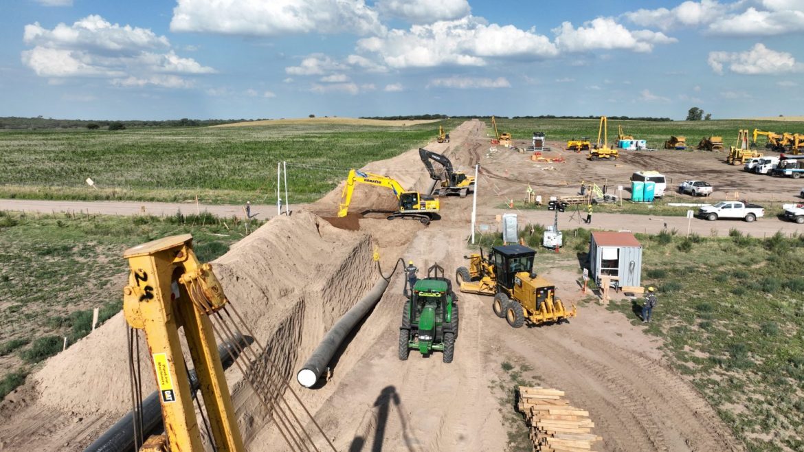 Gasoducto: por día avanzan 4 km las soldaduras de caños