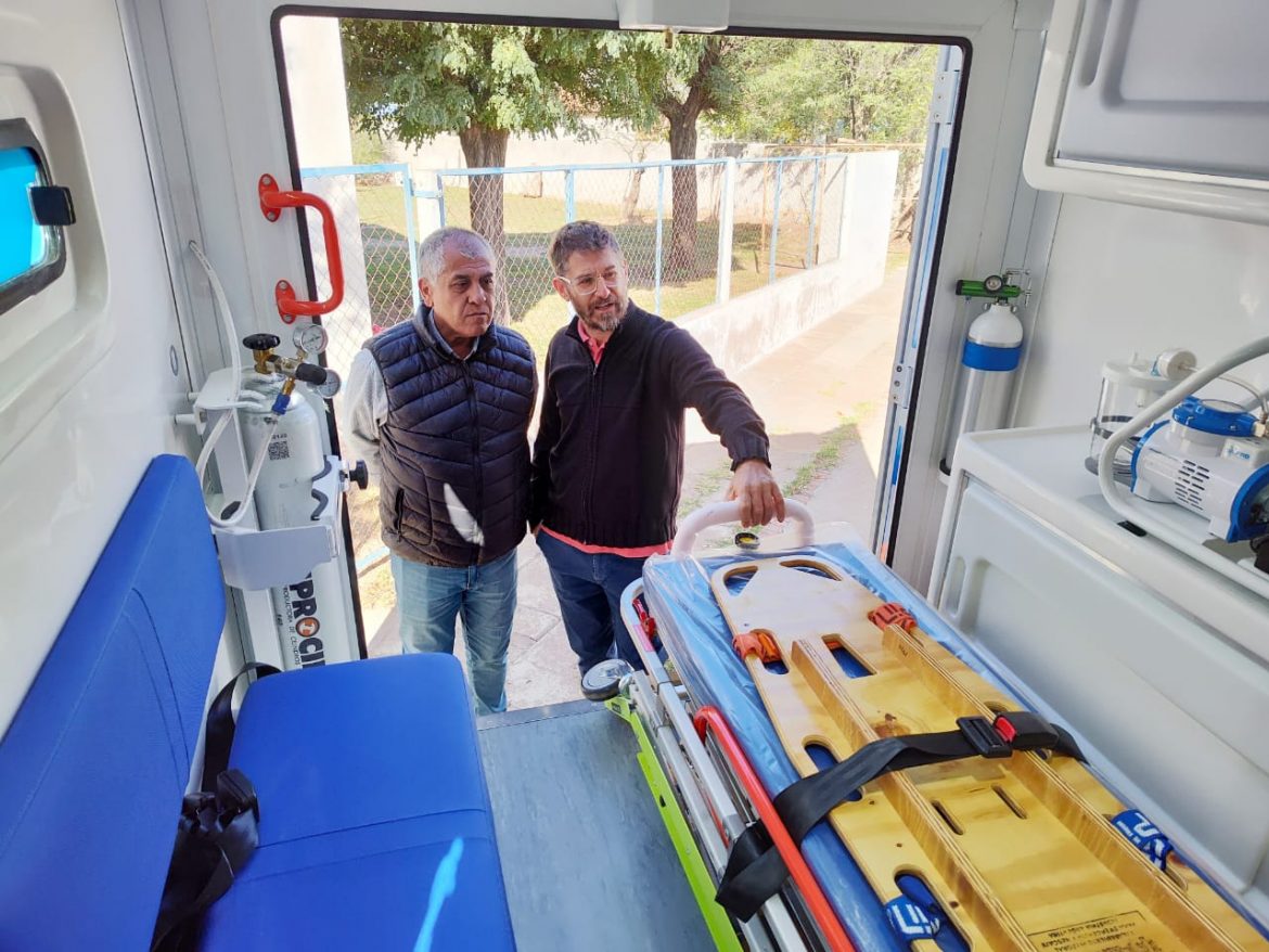 El Centro de Salud de Cuchillo Co recibió una ambulancia todo terreno