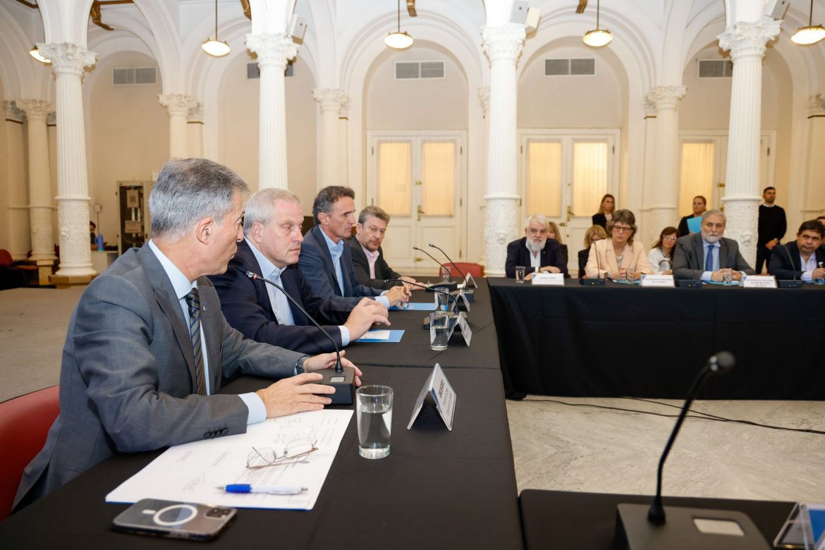 Nación firmó el convenio para hacer el nuevo edificio del Colegio de la UNLPam