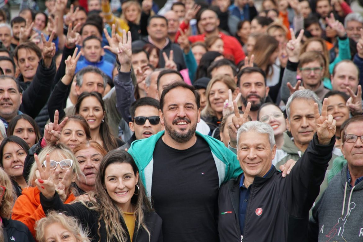 Di Nápoli acelera las caminatas y muestra unidad en el peronismo
