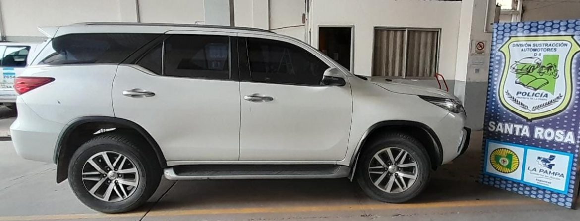Santa Rosa: secuestran camioneta que había sido robada en La Plata
