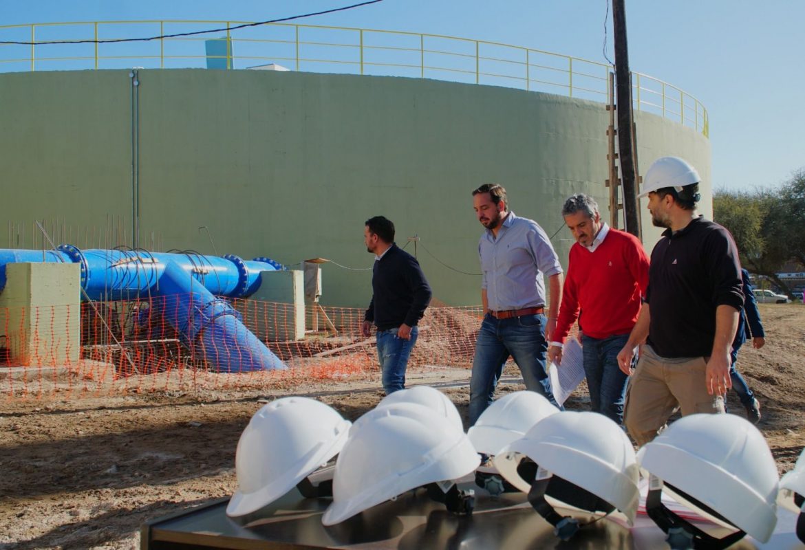 Di Nápoli recorrió la obra de nuevas cisternas