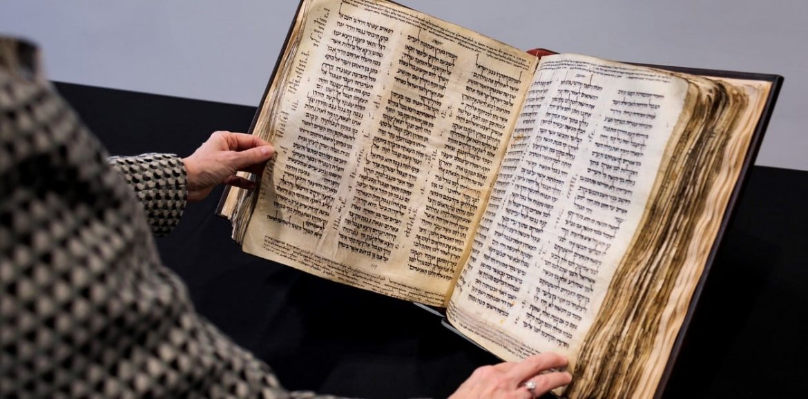 Vendieron la biblia hebrea más antigua del mundo en más de US$38 millones