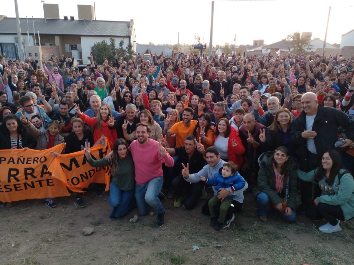 Di Nápoli cerró la campaña mostrando la unidad del peronismo