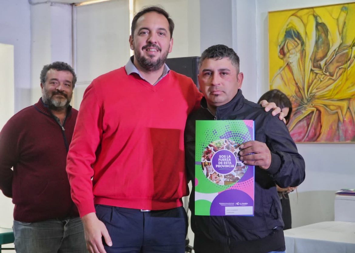 Entregaron 50 créditos a emprendedores de la economía social en Santa Rosa