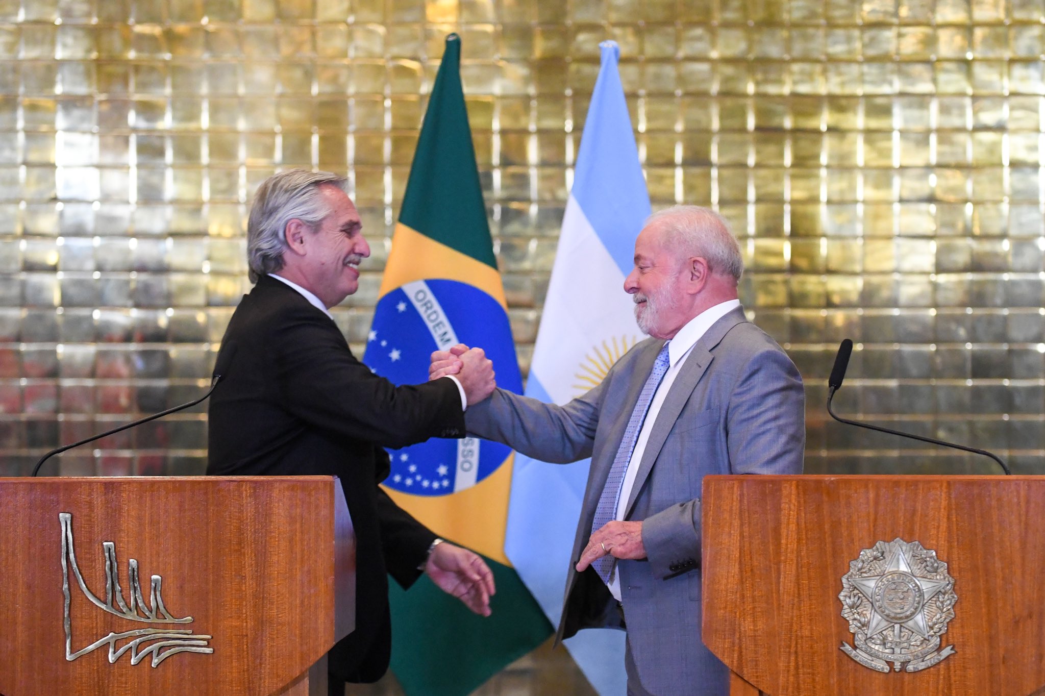 Lula prometió gestiones ante el FMI para “sacarle el cuchillo del cuello a la Argentina”