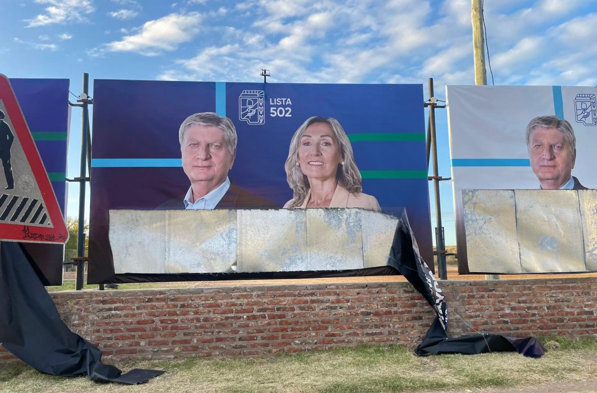 En Santa Rosa rompen un centenar de carteles del peronismo