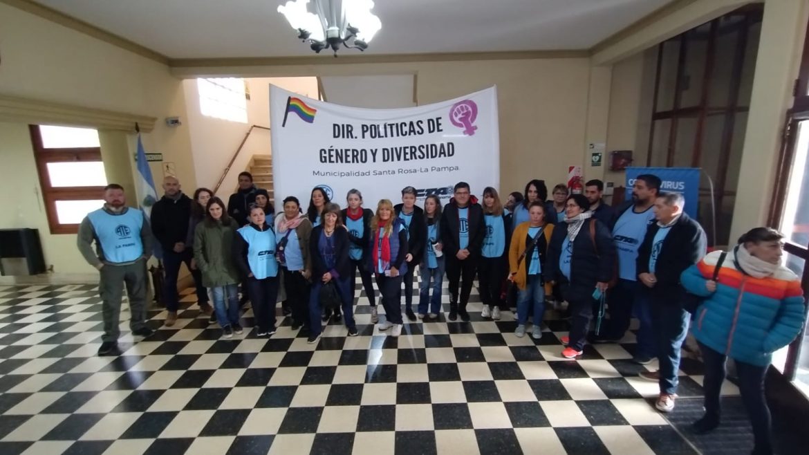 Trabajadoras de la Dirección de Género realizan asamblea en el municipio en reclamo de espacio físico y paritarias