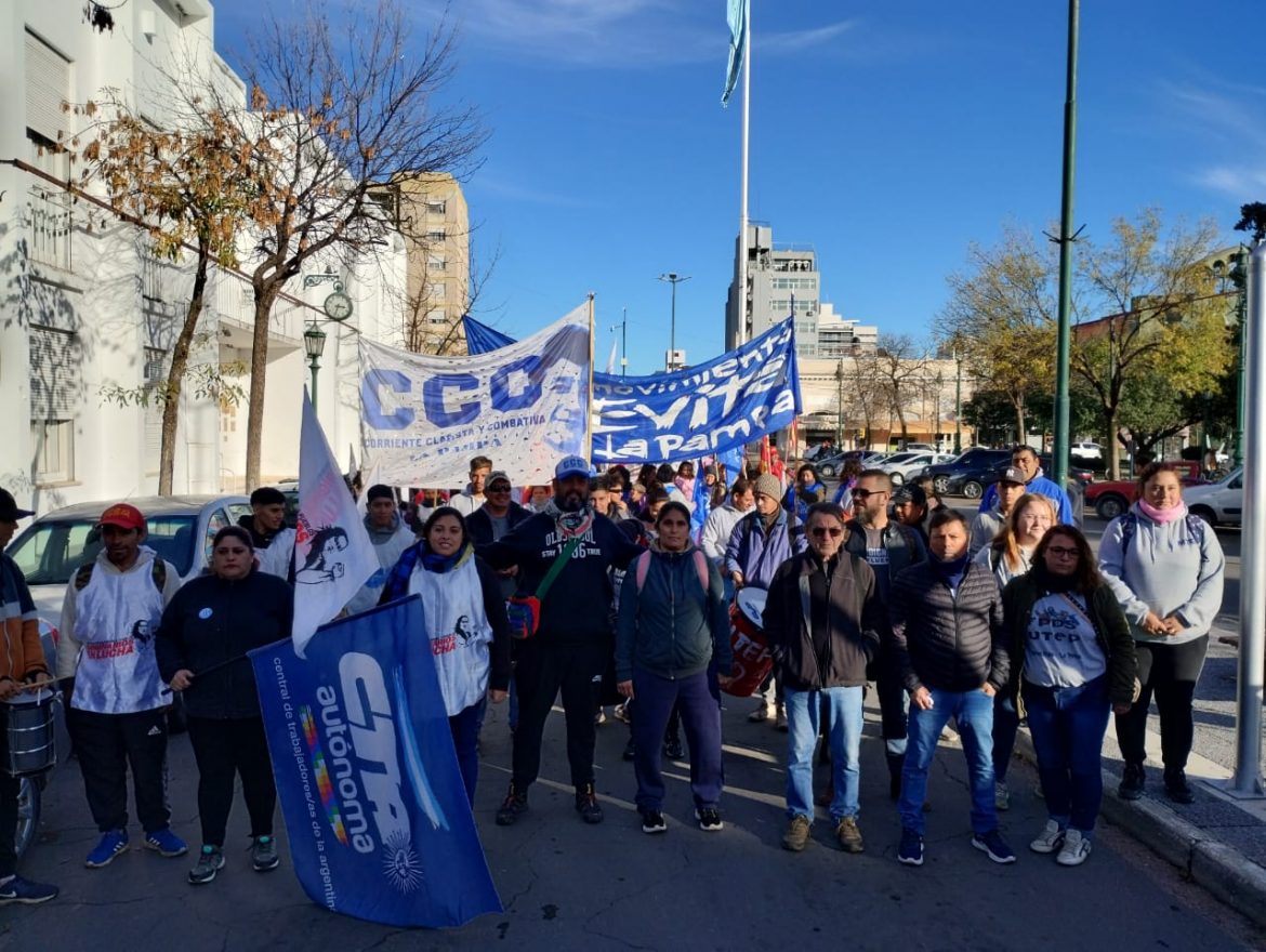 Organizaciones sociales marcharon en Santa Rosa contra el ajuste