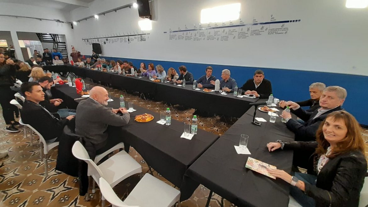 Contrapuntos y pases de facturas en la reunión del PJ