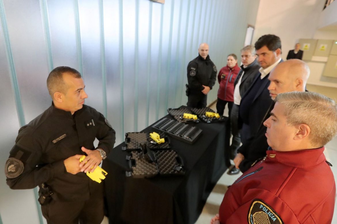 Rodríguez Larreta presentó las pistolas Taser que utilizará la Policía de la Ciudad