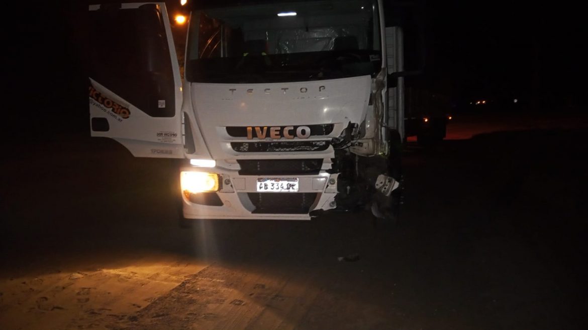 Un camión chocó un caballo suelto en el ingreso a Santa Rosa por ruta 35