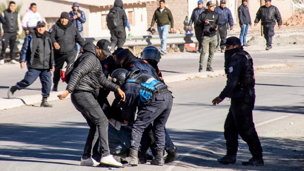 Jujuy: permanecen detenidas 53 personas tras la violenta represión policial
