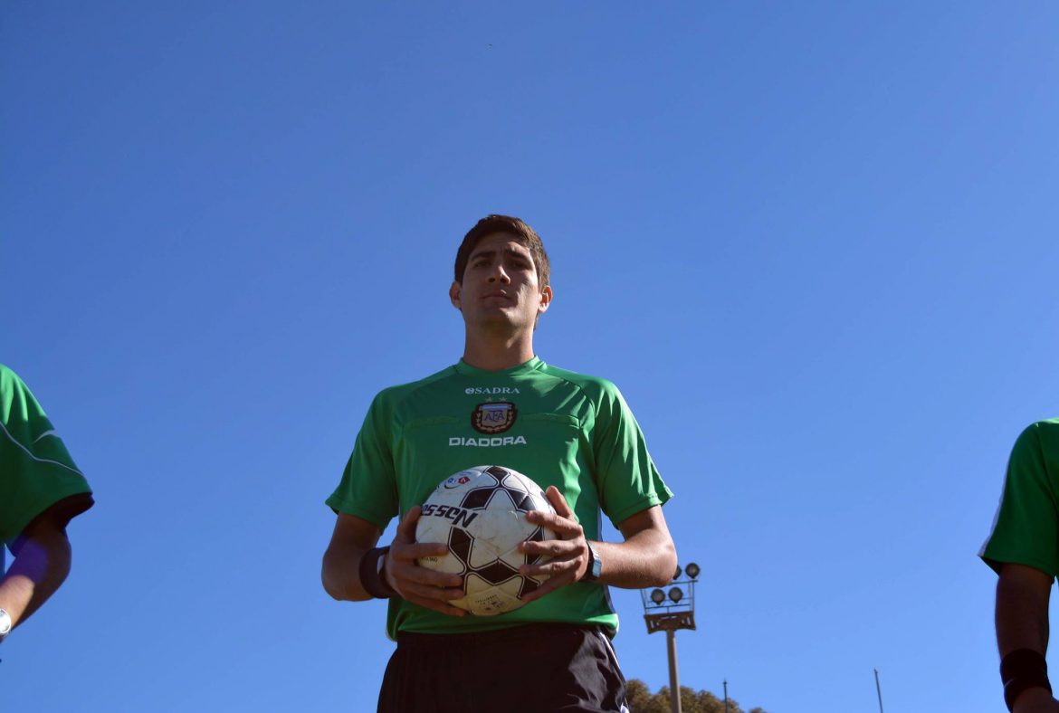 Un santarroseño, designado cuarto árbitro en el partido Instituto-Racing de Avellaneda