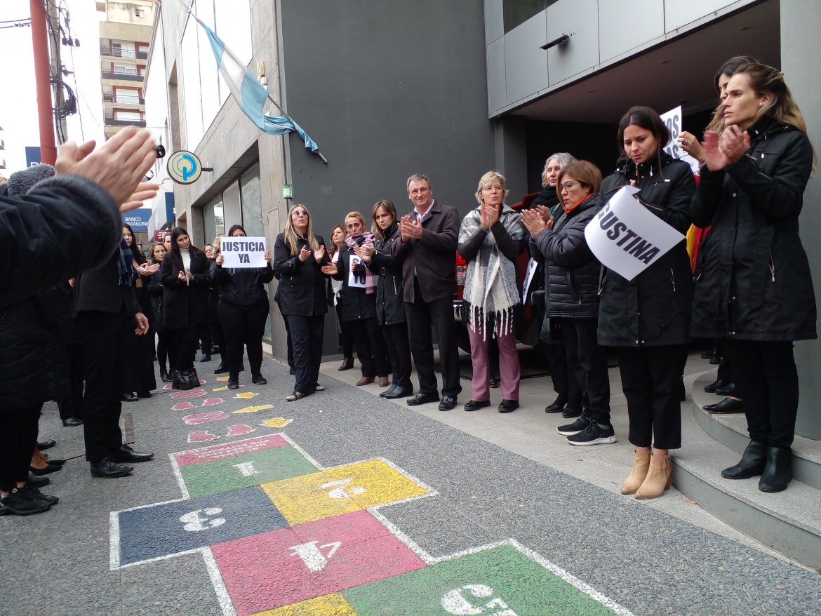 A un año del femicidio de Agustina, hubo aplaudida en Dafas en reclamo de justicia