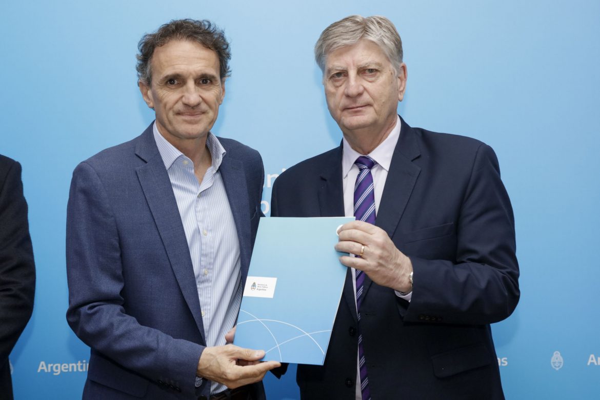 Se firmó el contrato y el inicio de obra del acueducto a Pico