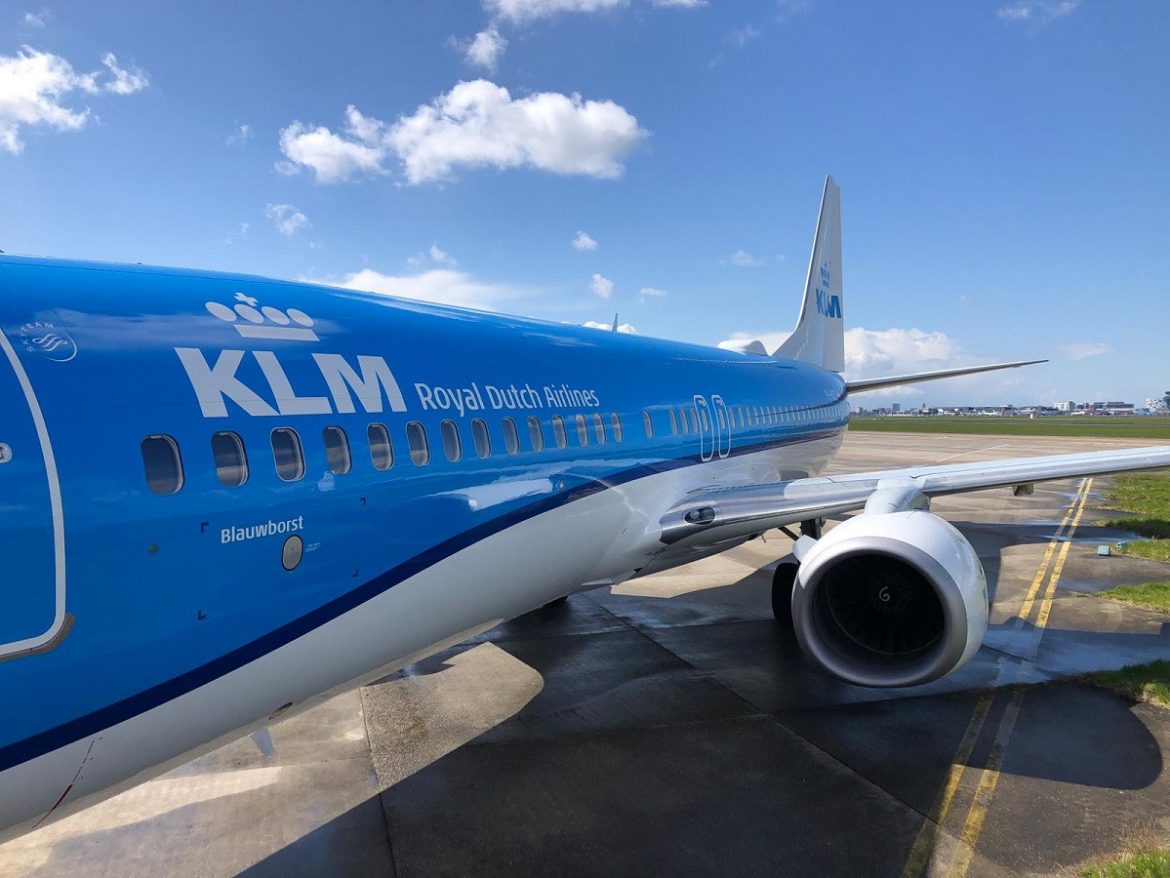 Un médico argentino hizo RCP a una mujer holandesa en un vuelo y la salvó