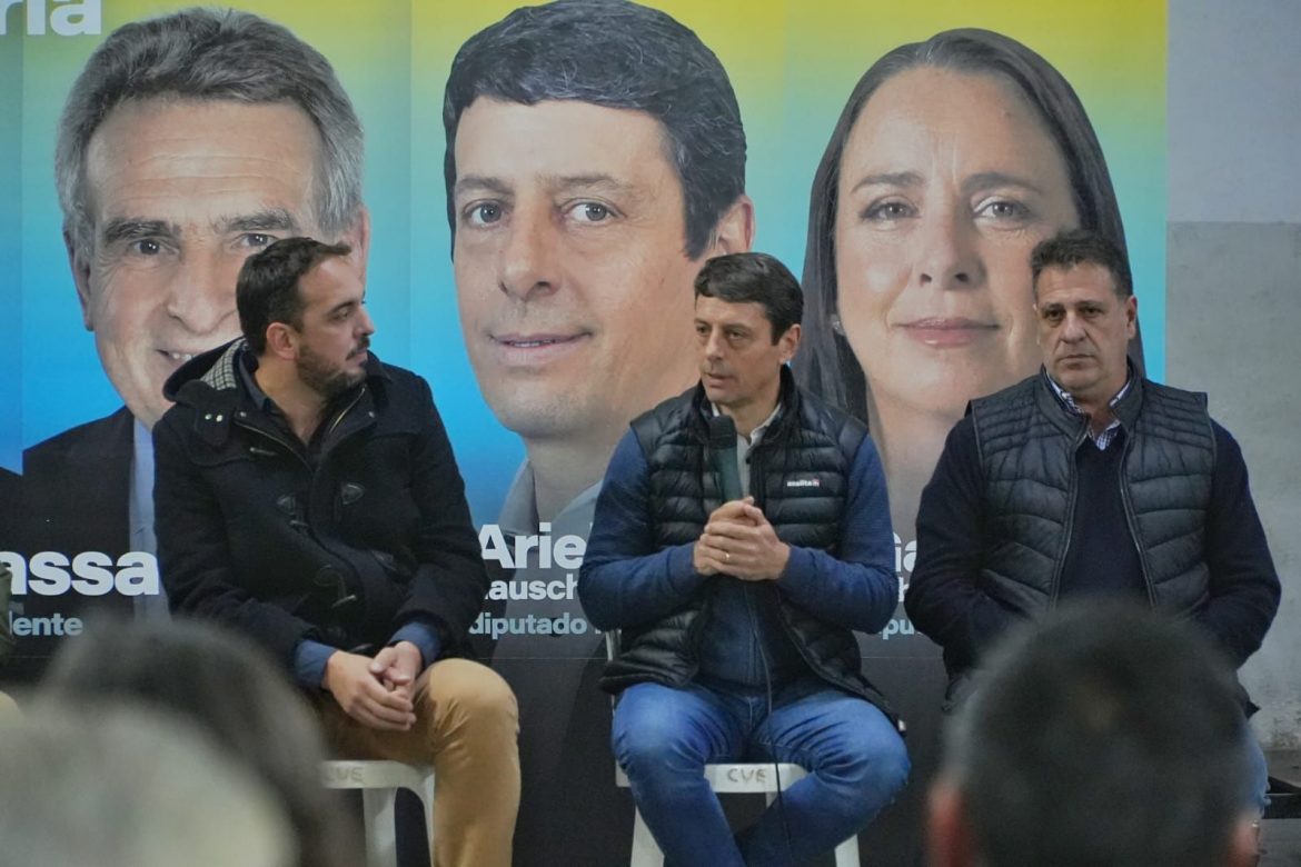 Di Nápoli se metió en la campaña y se mostró con los legisladores por el peronismo pampeano
