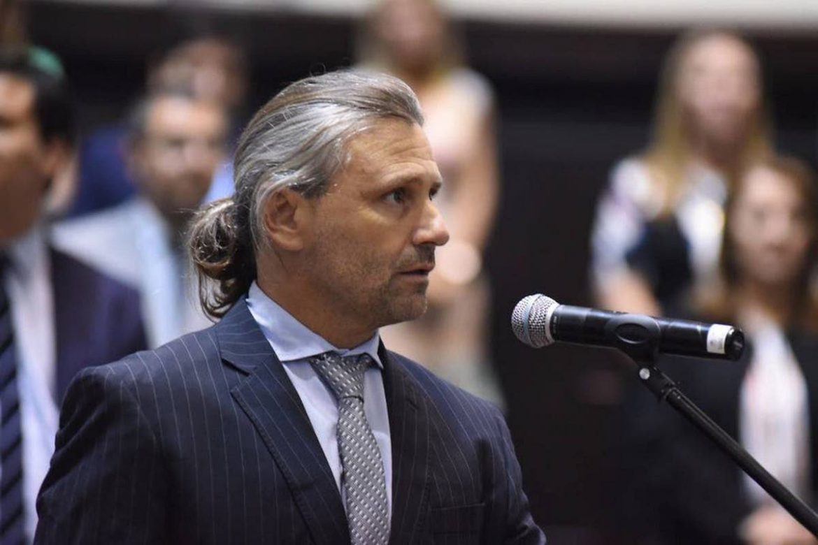 Marcos Di Palma deberá pagar una multa millonaria por haber dejado todo un pueblo sin luz