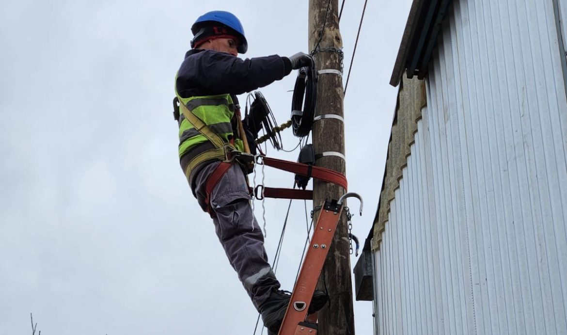 Comenzó el tendido de fibra óptica domiciliaria en Quehué