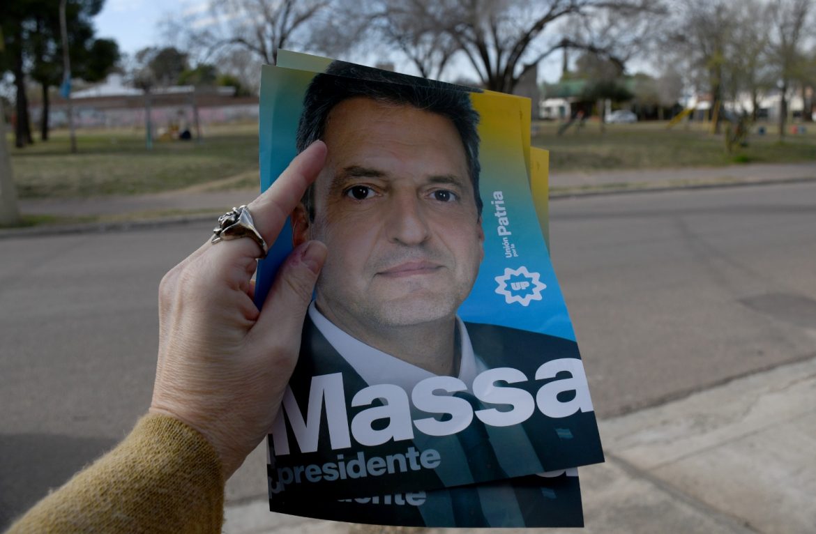 Intendentes del PJ ya salen a enfrentar la “ola Milei”: los casos de Luciano, Fernanda y Ariel