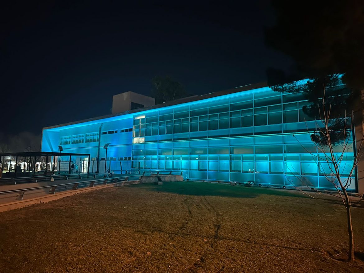 Iluminan el frente del TdeC por sus 70 años