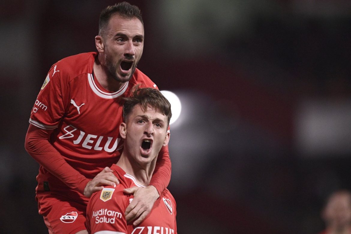 En el debut de Tevez en el banco, Independiente obtuvo un triunfo vital ante Vélez