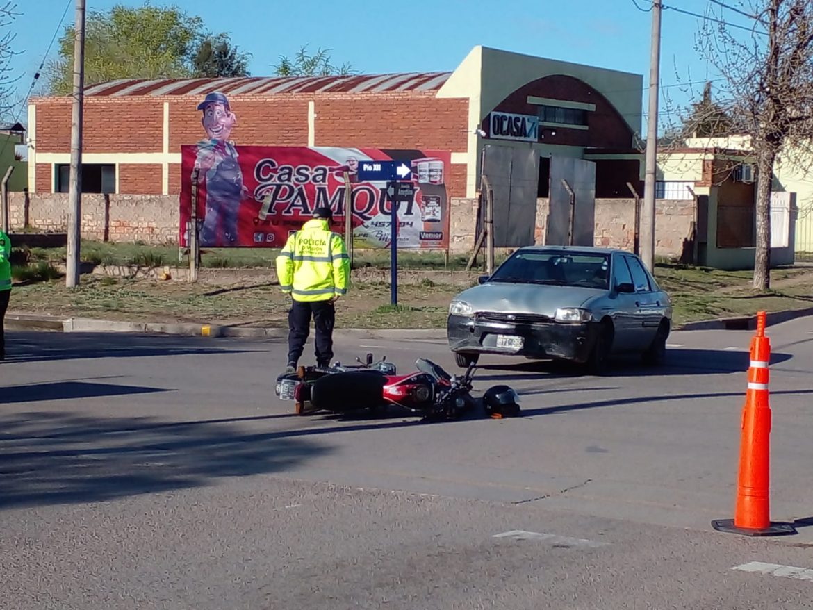 Una motociclista lesionada en un choque en Santa Rosa