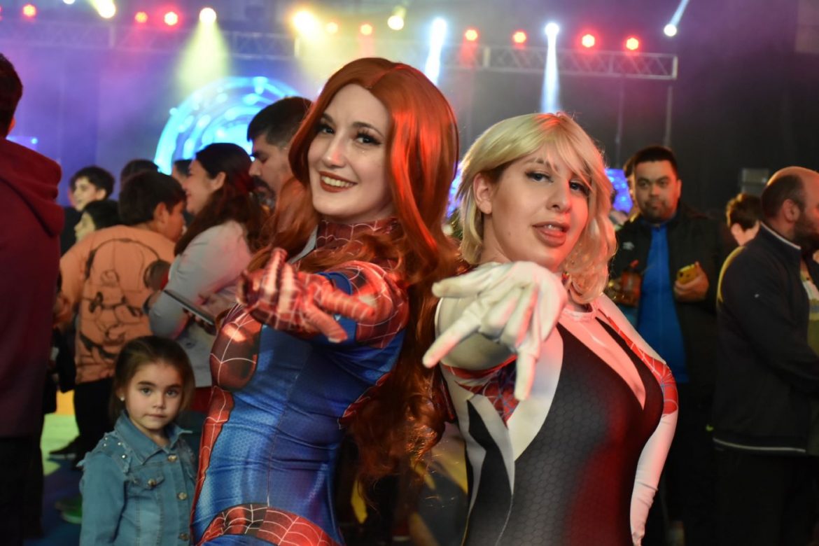 Una multitud de 35.000 personas en la Fan Expo de Santa Rosa