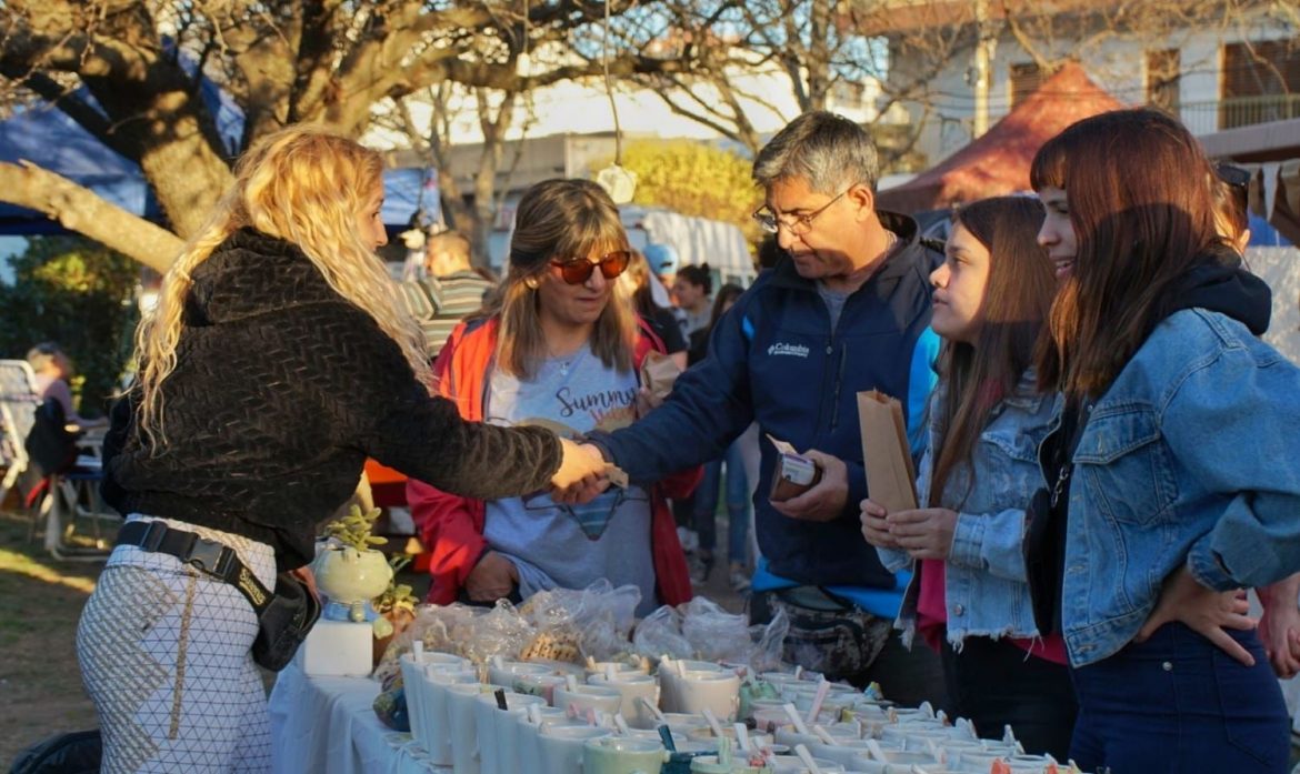 Un centenar de expositores y gran cantidad de ventas en Feriarte