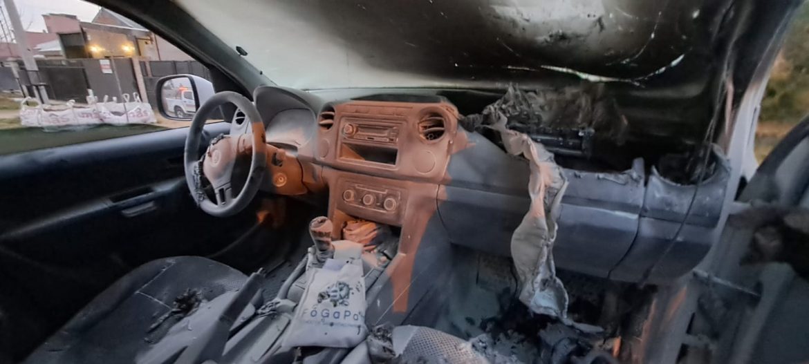 Por problemas en la calefacción, se incendió una camioneta en Santa Rosa